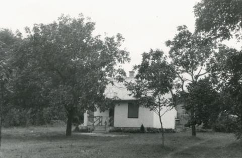 Kocs. Öreghegy. Üdülőnek átalakított pince