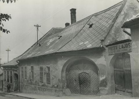 Veszprém. Vörös csillag utca (Buhim) 12.