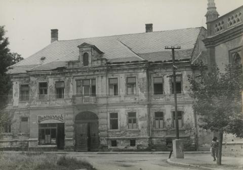Veszprém. Zalka Máté tér 3.