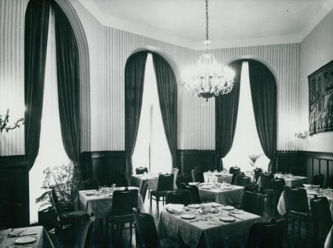 A Kárpátia étterem Vitéz-terme az 1978-79-es rekonstrukció után
