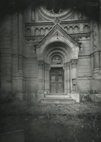 A szolnoki zsinagóga egyik kapuja