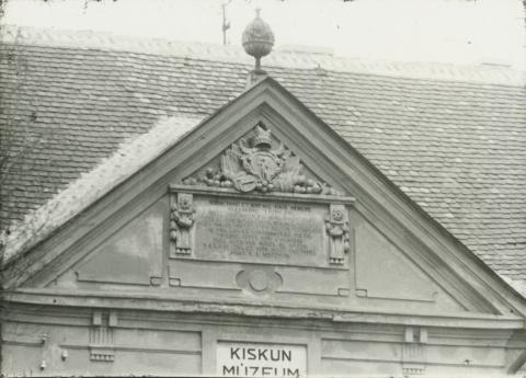Kiskunfélegyháza, a Kiskun Múzeum oromzata