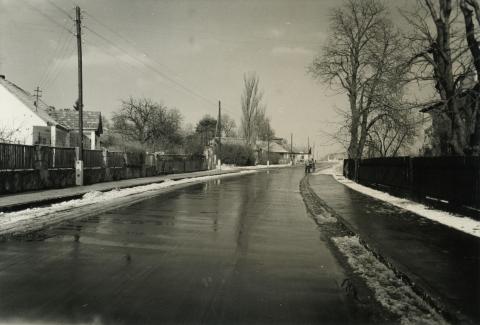 Leányfalu, téli utcakép