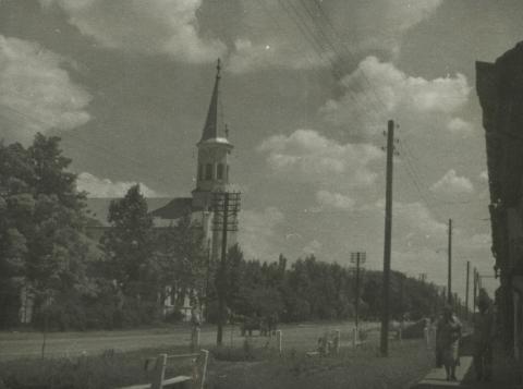 Lajosmizse, utcakép a református templommal