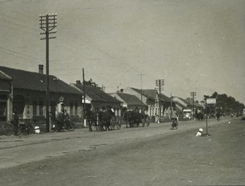 Lajosmizsei utcakép a piactérrel