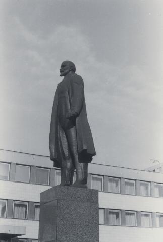 Lenin-szobor a dunaújvárosi Városháza téren