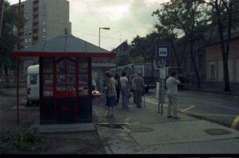 Új típusú hírlap pavilon a 10. kerületi Állomás utcában