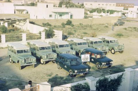 Tunéziai UVATERV gépkocsi parkoló