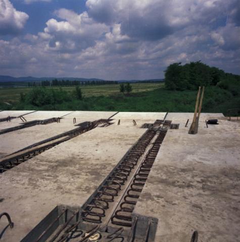 A vécsi Tarna-híd építés közben