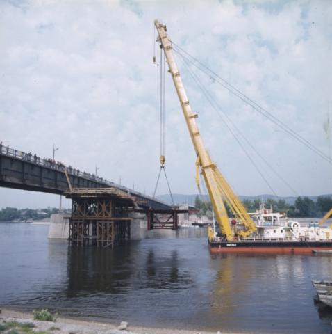 Híd építése
