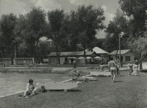Életkép a csopaki strandon