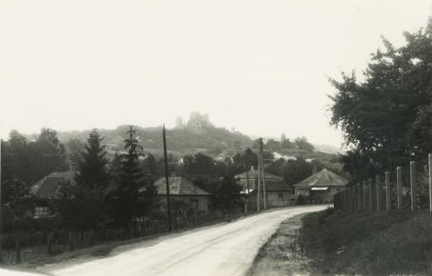 A Cseszneki vár képe a községből