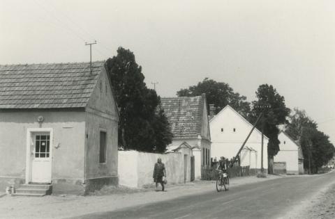 Egeralja. Fő utca 75-73-71.