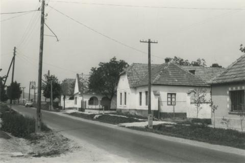 Bakonygyepes. Tanácsköztársaság útja 36-37-38.