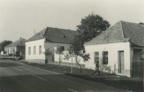 Bakonykoppány. Petőfi utca 38-36.