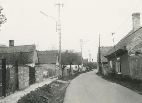 Balatonakali. Kossuth utca.