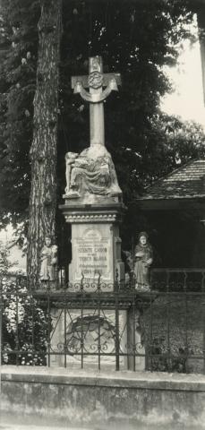 Balatonederics. 1919-ben állított kereszt