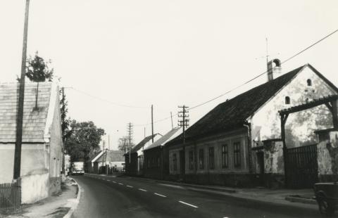 Monostorapáti. Petőfi utca 34-32-30.