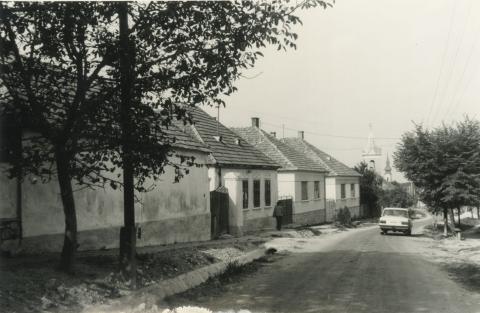 Tapolcafő. Petőfi utca 27-25-21.