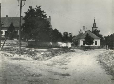 Bodajk. Volt Malsovszky kastély és a Református templom