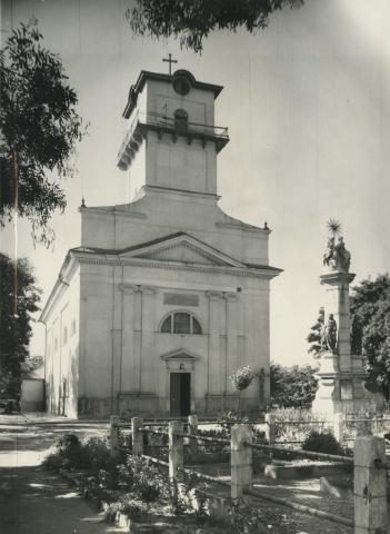 Cegléd. Kossuth téri római katolikus templom