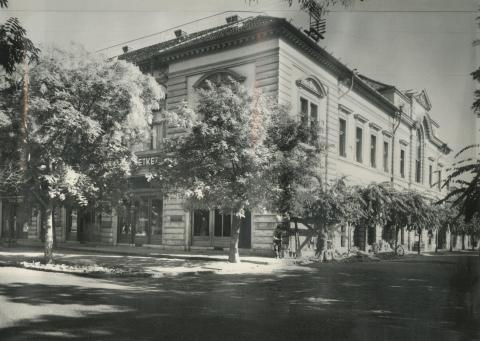 Cegléd. Kossuth tér 9.