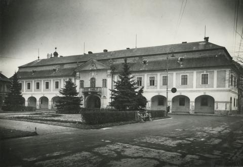 Esztergom. Széchenyi tér. 1.
