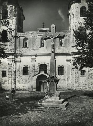 A gyöngyösi Szent Orbán-templom előtti Feszület