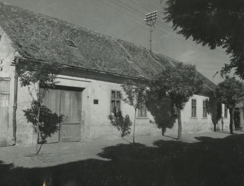 Gyula. Árpád u. 3.