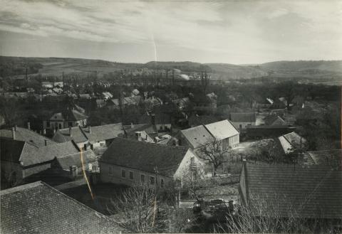 Ajka látképe az evangélikus templom tornyából háttérben az ONCSA lakóteleppel