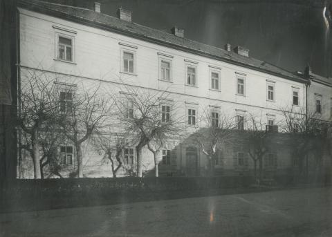 Kalocsa. Szent István út (akkor Sztálin út) 16/18.
