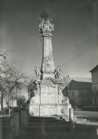 Kalocsa. Szentháromság oszlop