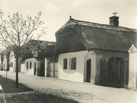 Kontyos házak Fertőd főutcáján