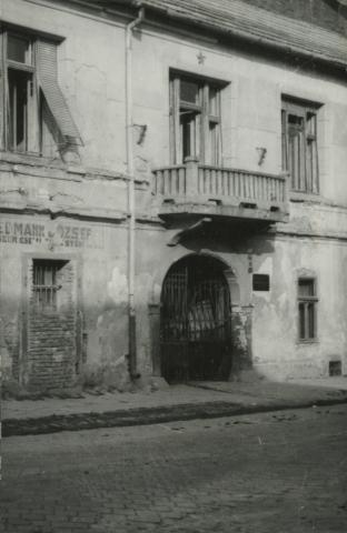 A balassagyarmati Kossuth Lajos utca 1. szám alatti saroképület