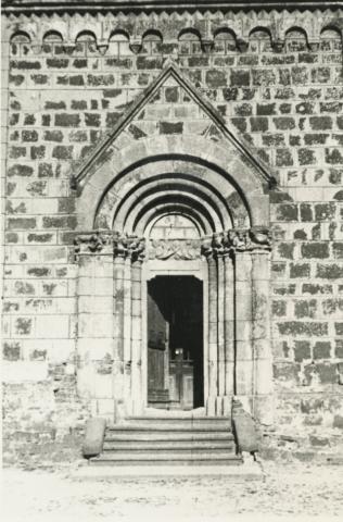 A felsőörsi római katolikus templom bejárata