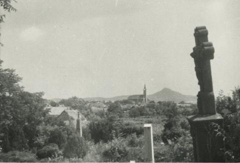 Gyulakeszi látképe a temetőből