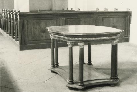 A köveskáli református templomban lévő úrasztala