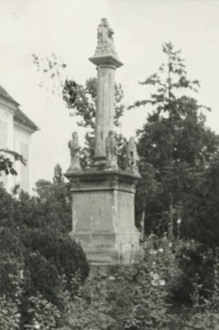 Szentháromság-szobor Diszelen a római katolikus templomnál