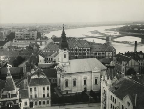 Szeged látképe a Szent Miklós szerb templommal, az egykori Felsőbb Leányiskolával és a Tiszával