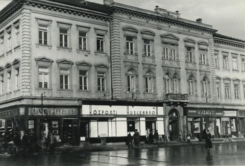 A szegedi Széchenyi tér. 11. irodaháza