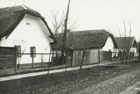 A békési Kispince utca 78-82. szám alatti lakóházak