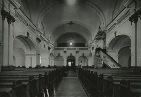 A békési református templom belső tere
