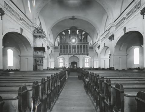 A békési református templom belső tere az orgonával