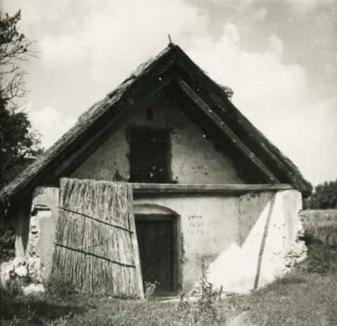 Csopak. 185. sz. borpince