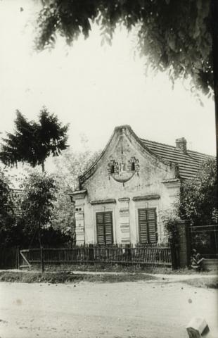 Balatonszárszó. Fő u. 64.