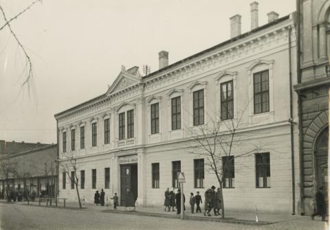 Békéscsaba. Andrássy út 3. Községi Felső Kereskedelmi Iskola