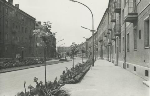 Szeged. Boldog Sándor István (Ságvári Endre) körút, háttérben a Pártház