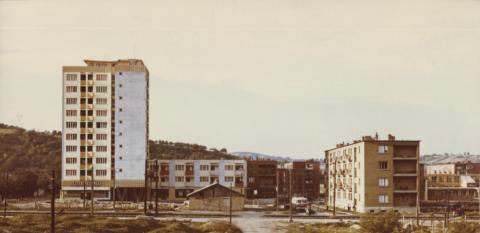 Miskolc. Dorottya u. 1. a távolból